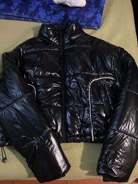 PrettyLittleThing Black Cropped Shiny Puffer Jacket